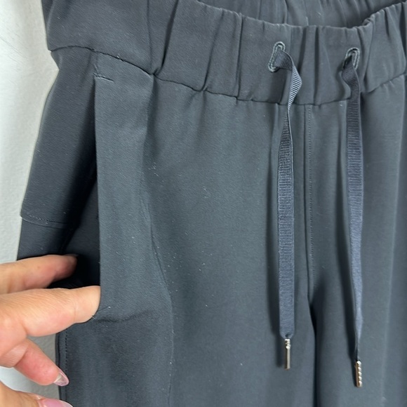 Lululemon On The Fly Crop *Woven 23" Black Sz 2 - Picture 9 of 12